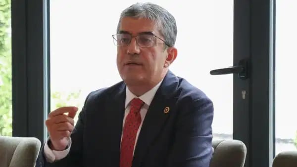 G&ouml;khan G&uuml;naydın'dan asgari &uuml;cret iddiası: 'B&ouml;lgesel asgari &uuml;cret a&ccedil;ıklamaya hazırlanıyorlar'