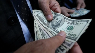 Hepsi dolara sırtını d&ouml;nd&uuml;! Trilyon dolarlık devlerin tercihi değişti: Tarihte bir ilk