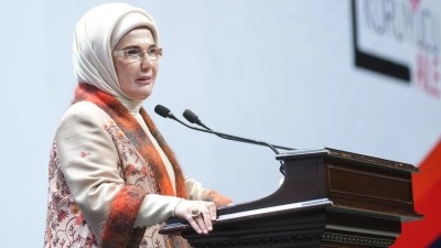"Hi&ccedil;bir &ccedil;ocuk sevgisiz kalmasın!" Emine Erdoğan'dan koruyucu aile seferberliği &ccedil;ağrıs