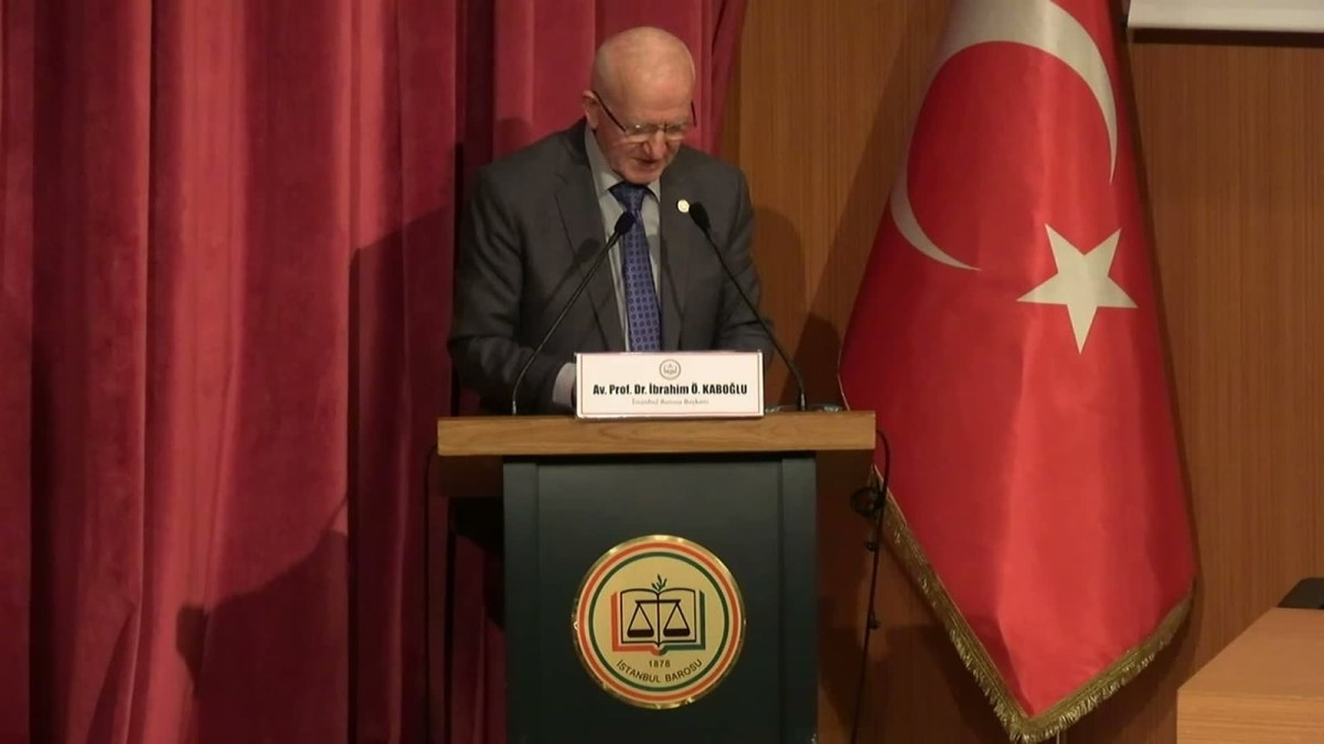 İbrahim Kaboğlu&rsquo;ndan İBB Davası&rsquo;nda mahkeme başkanının avukatlara y&ouml;nelik tutumuna tepki: &ldquo;Savaş ortamında bile rastlanmayacak bir durumdur&rdquo;
