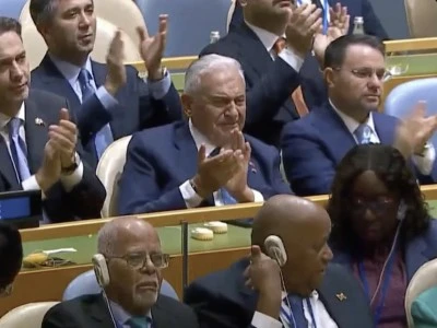 İlhan Uzgel: "Siz reisinize g&ouml;zyaşı d&ouml;kerken bakın BM'de neler oldu?"