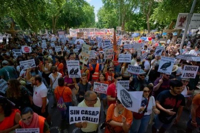 İspanya&rsquo;da konut krizi protestoları s&uuml;r&uuml;yor