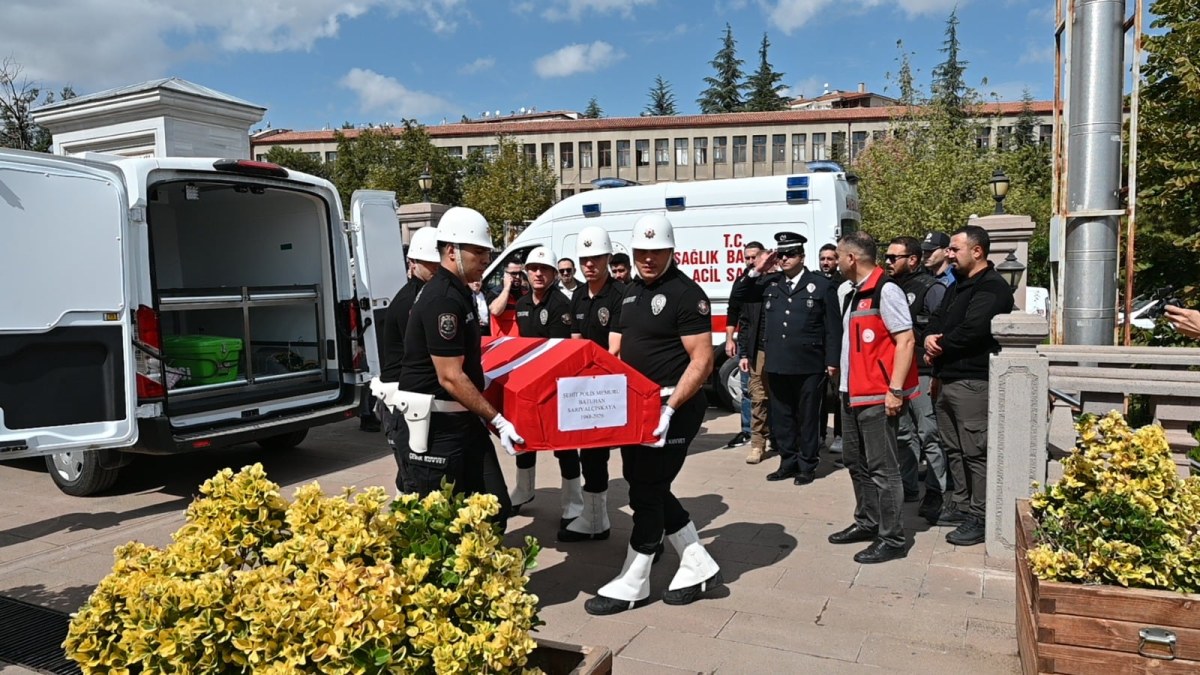 Kazada şehit olan polis memurunun cenazesi Giresun'a g&ouml;nderildi