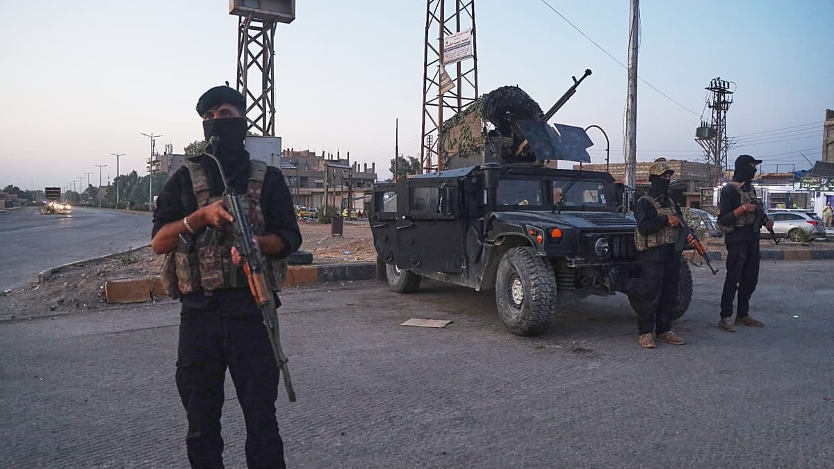 Kobani'de protestolar: Sokağa &ccedil;ıkma yasağı ilan edildi