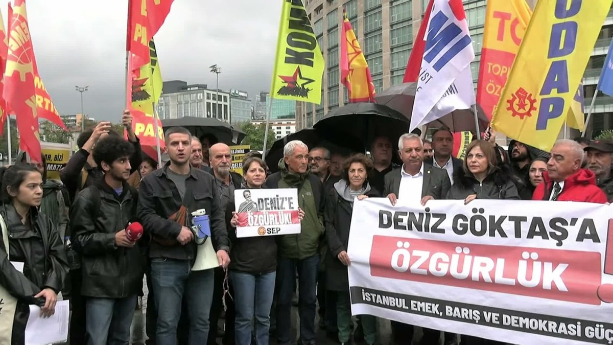 Komedyen Deniz G&ouml;ktaş yargılanıyor&hellip; Adliye &ouml;n&uuml;nde &ldquo; Deniz G&ouml;ktaş derhal serbest bırakılmalı&rdquo; &ccedil;ağrısı