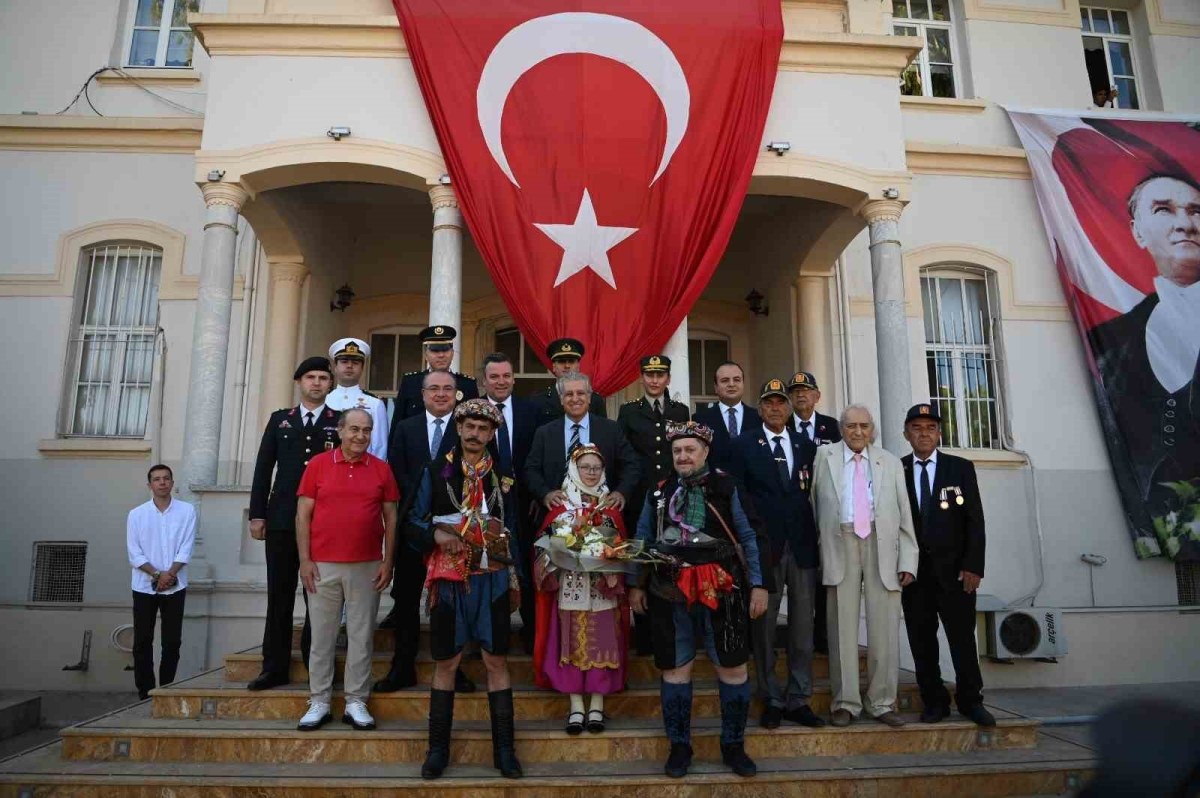 Kuşadası&rsquo;nın kurtuluşunun 104&rsquo;&uuml;nc&uuml; yıl d&ouml;n&uuml;m&uuml; t&ouml;renle kutlandı