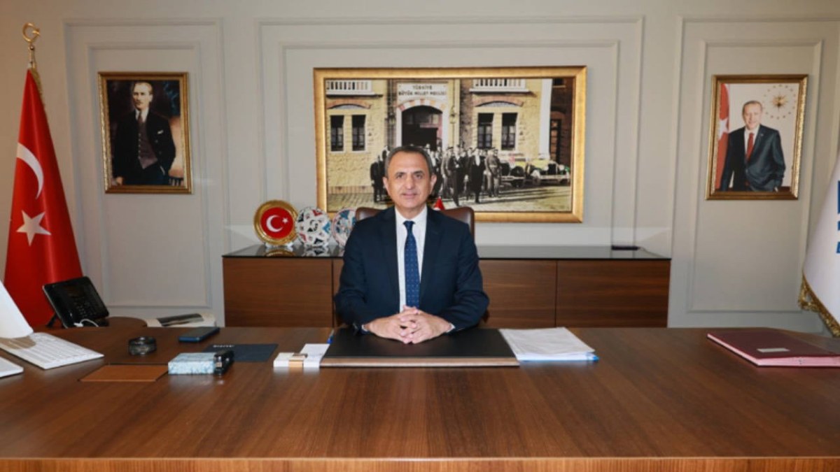 Mahkeme kararıyla AKP&rsquo;ye ge&ccedil;mişti&hellip; Y&uuml;reğir Belediyesi&rsquo;ne atanan AKP'li &Ouml;z&uuml;nal&rsquo;dan a&ccedil;ıklama: &lsquo;Makamlar ge&ccedil;icidir&rsquo;