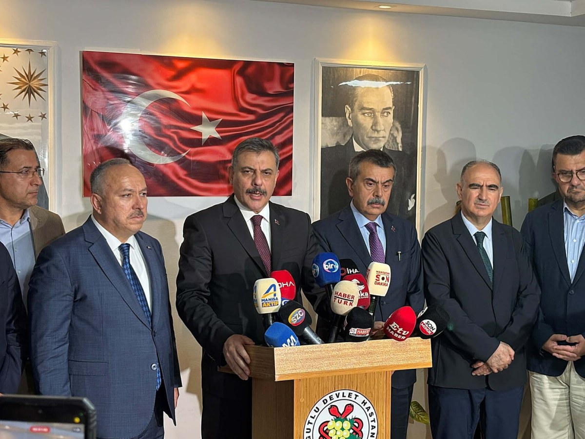 Manisa'da okul yakınında silahla ateş a&ccedil;ıldı; 11 yaralı (3)