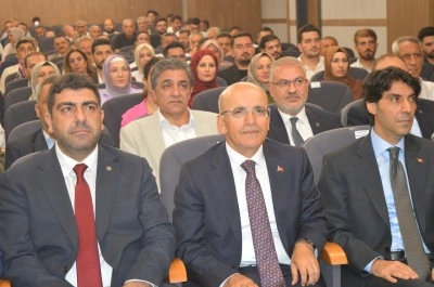 Mehmet Şimşek Mardin&rsquo;de iş d&uuml;nyasıyla bir araya geldi