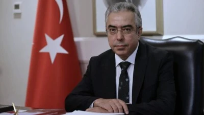 Mehmet U&ccedil;um'dan Davutoğlu i&ccedil;in kullanılan "se&ccedil;ilmiş son başbakan" ifadesine tepki: Uydurma bir sıfat