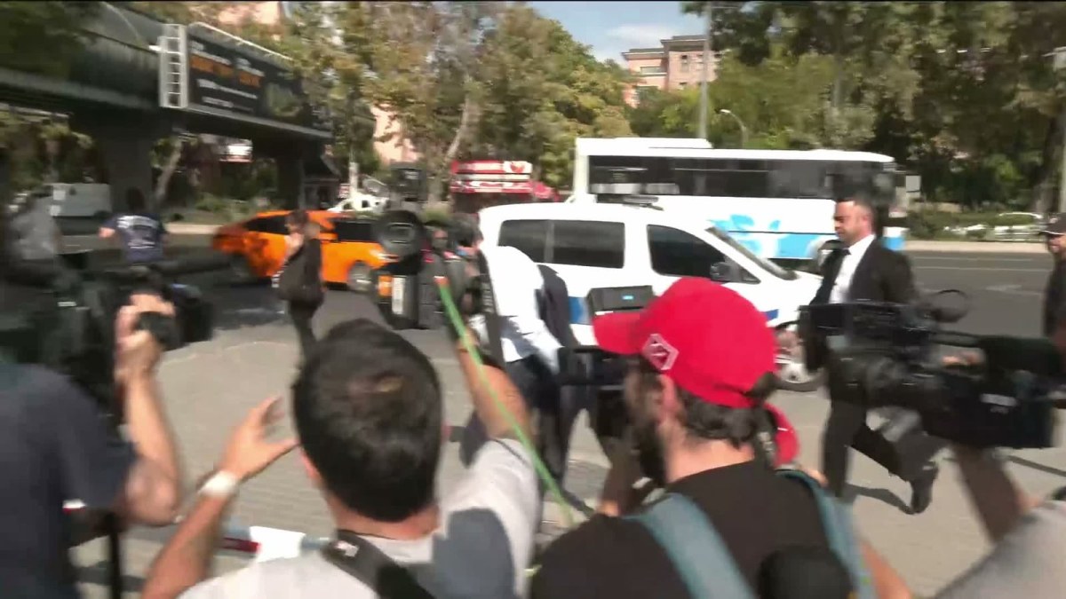 Melih G&ouml;k&ccedil;ek ş&uuml;pheli sıfatıyla ifade vermek &uuml;zere Ankara Adliyesi'ne geldi
