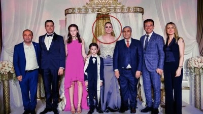 Murat Ongun'un eşi halis mulis tokat&ccedil;ı &ccedil;ıktı: Vergilerimizi afiyetle hortumlamış
