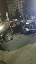 Niğde&rsquo;de iki otomobil &ccedil;arpıştı: 4 yaralı
