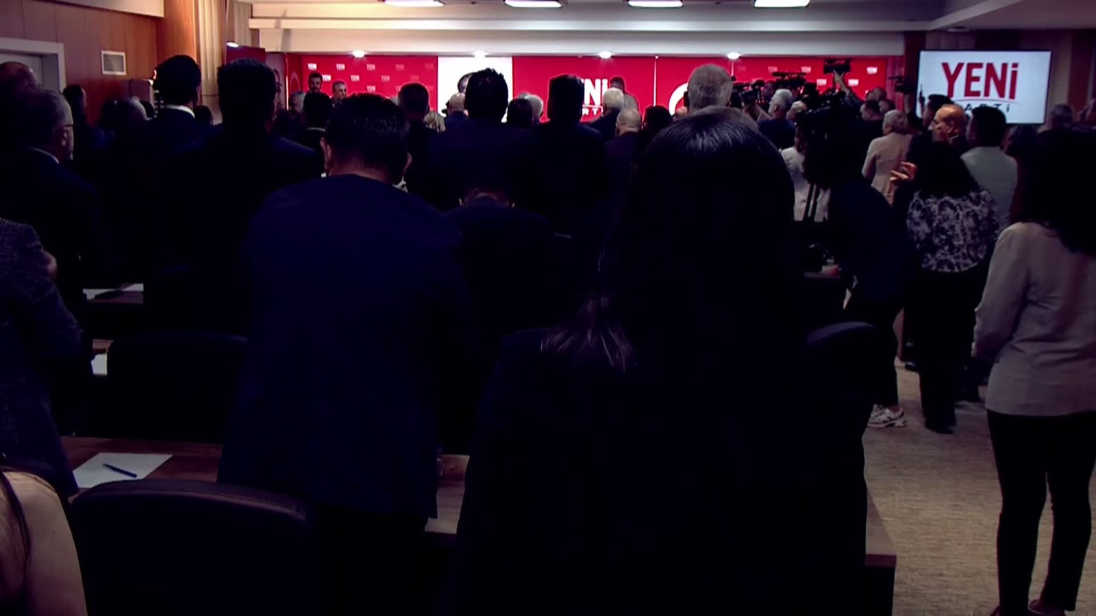 &Ouml;zg&uuml;r &Ouml;zel: "Artık siyasette YENİ Parti'den sonra hi&ccedil;bir şey eskisi gibi olmayacak"