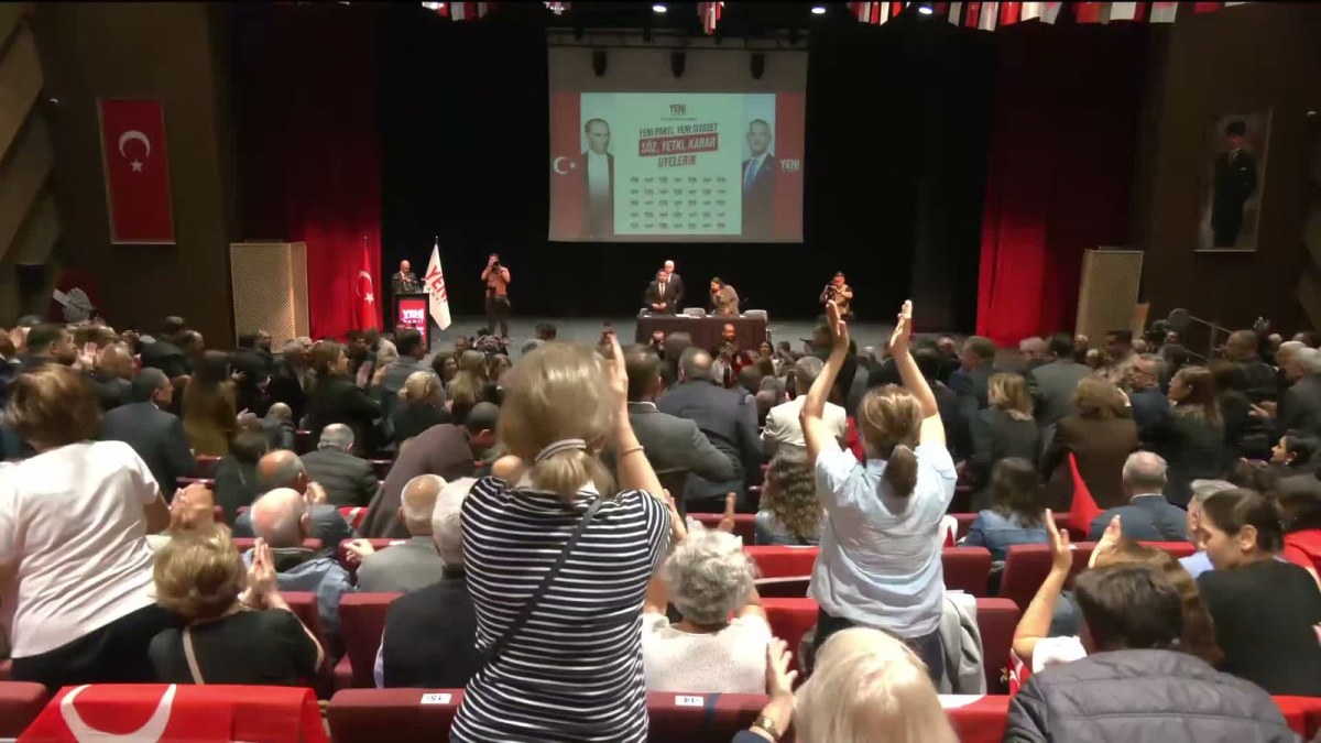 &Ouml;zg&uuml;r &Ouml;zel'den Erdoğan'a &ccedil;ağrı: Bu bataklığı kurutmak i&ccedil;in ya bizimle &ccedil;alışacaksın ya o bataklıkta boğulacaksın