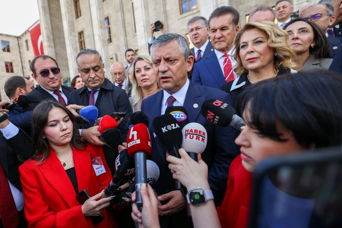 &Ouml;zg&uuml;r &Ouml;zel: Mersin operasyonunun zamanlaması manidar