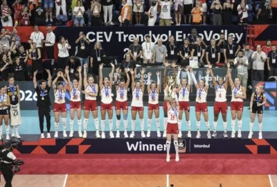 "Atat&uuml;rk'&uuml;n kızları Avrupa şampiyonu", "Avrupa'nın en b&uuml;y&uuml;ğ&uuml; yine T&uuml;rkiye", "Şampiyon Sultanlar" | İşte g&uuml;n&uuml;n spor manşetleri
