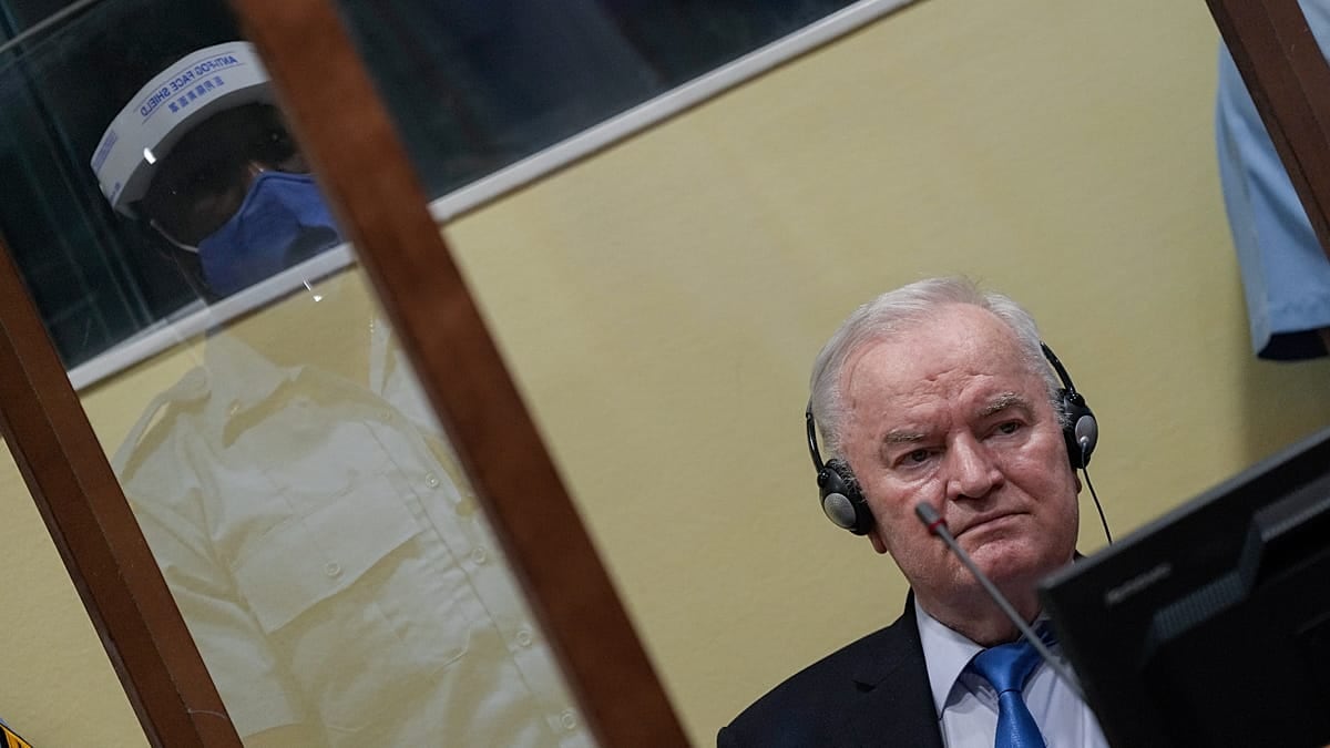 Savaş su&ccedil;lusu Mladić i&ccedil;in Belgrad'da t&ouml;ren: Devlet onuru yok