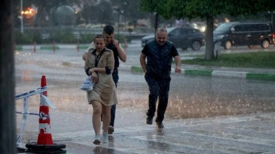 Sel, yıldırım, dolu... Meteoroloji il il uyardı: &Ccedil;ok kuvvetli geliyor!