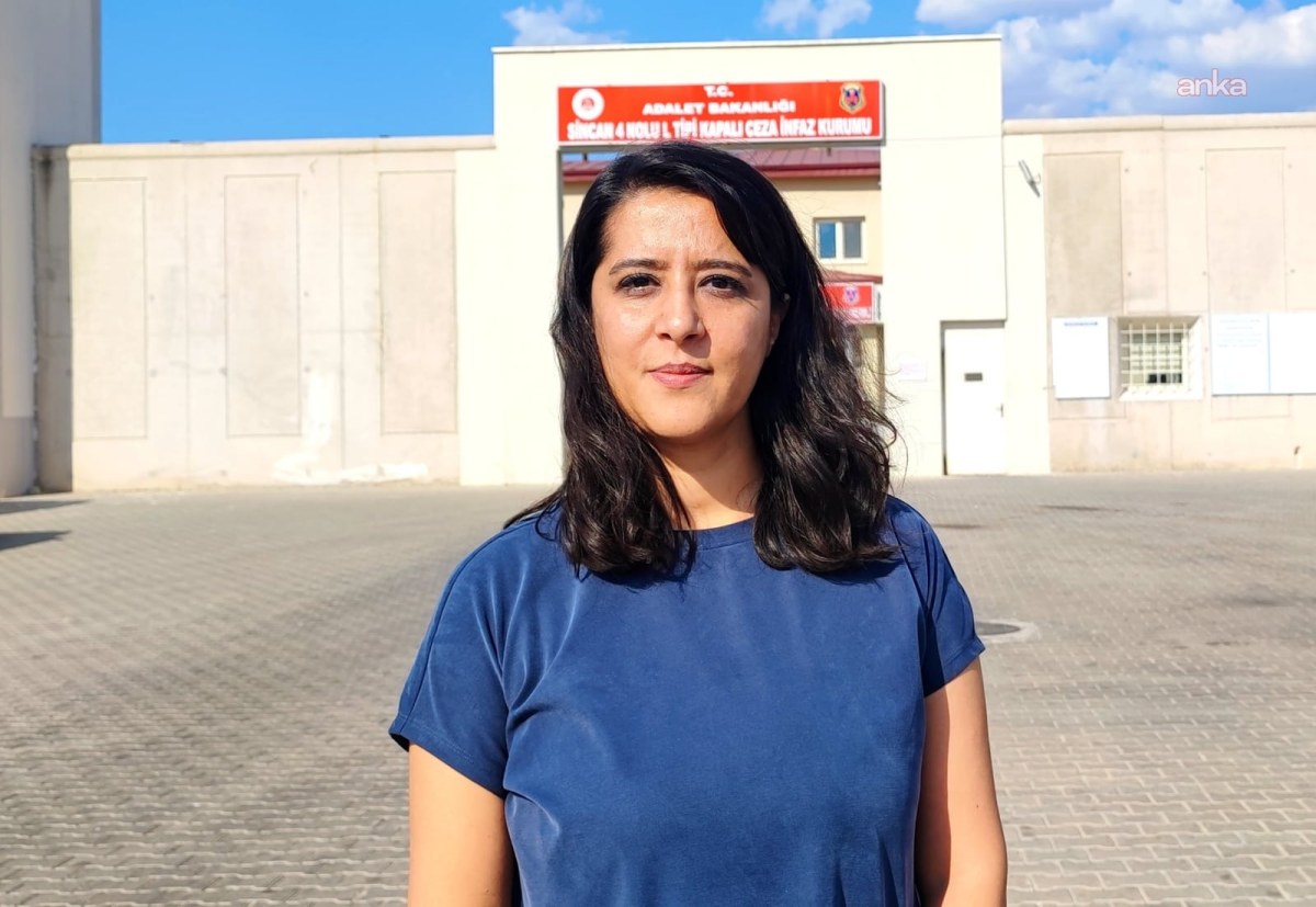 Sevda Karaca, "Ailem G&uuml;vende" operasyonuyla tutuklanan hak savunucuları ve gazeteci Tuğba Tekerek'i ziyaret etti