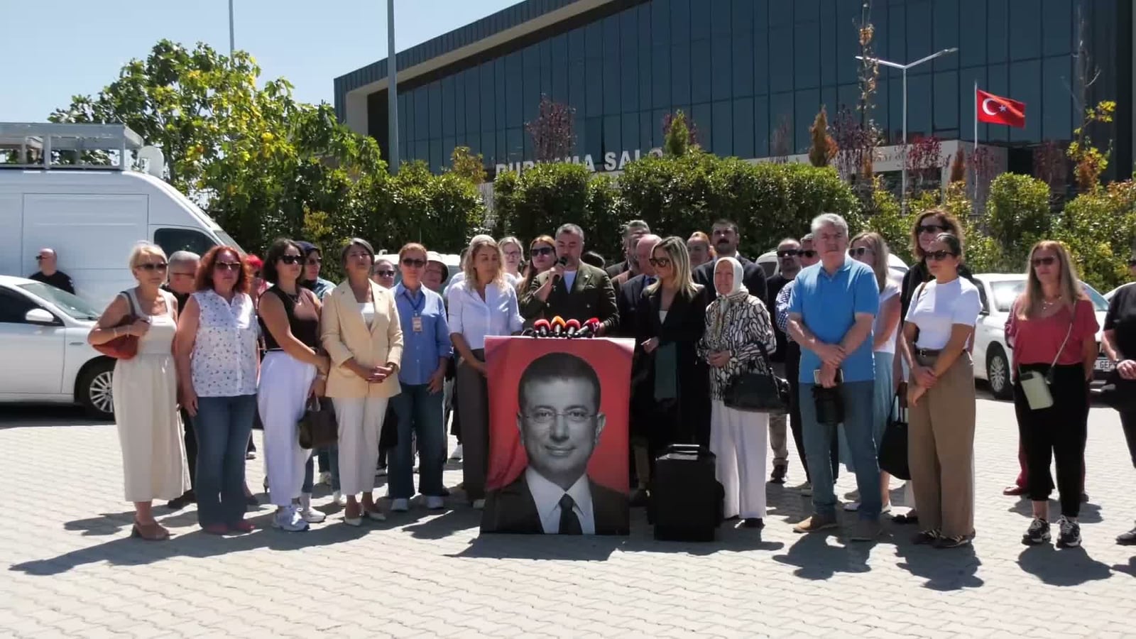 Silivri'de konuşan Dilek Kaya İmamoğlu: Toplumun bir kısmına d&uuml;şman hukuku uygulayarak barışı tesis edemezsiniz