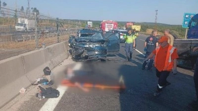 Silivri'de TEM Otoyolu'nda &uuml;&ccedil; aracın karıştığı zincirleme kaza: 5 yaralı