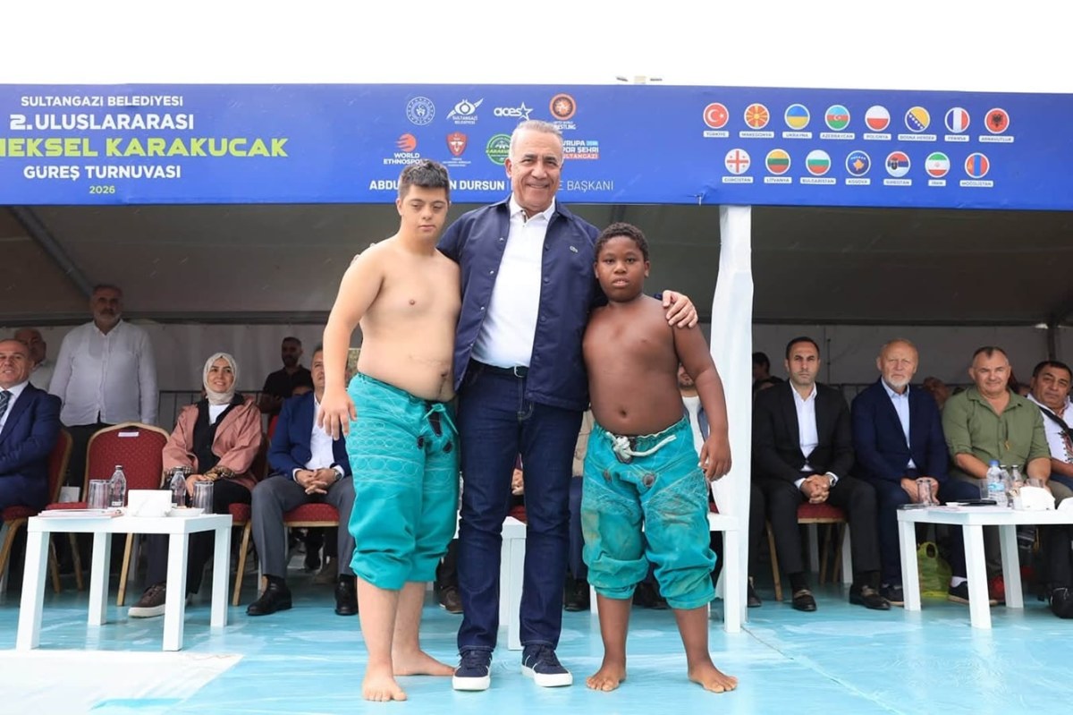 Sultangazi&rsquo;de 2&rsquo;nci Uluslararası Karakucak G&uuml;reşleri d&uuml;zenlendi
