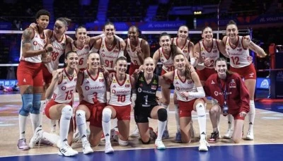 Tarih yazdılar | Voleybolda Avrupa şampiyonuyuz. İtalya'yı karar setinde devirdi; &uuml;st &uuml;ste 2. kez Avrupa Şampiyonu oldu!