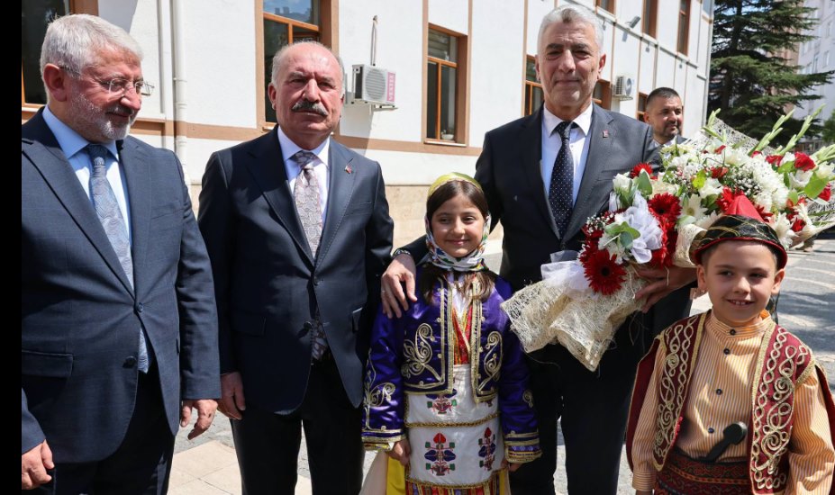 Ticaret Bakanı Bolat: Ter&ouml;r&uuml;n k&ouml;k&uuml;n&uuml; sonuna kadar kazıyacağız