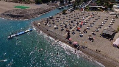 Turist b&ouml;lgelerinde &uuml;cretsiz halk plajı sayısı y&uuml;kseliyor: Yoğun ilgi!