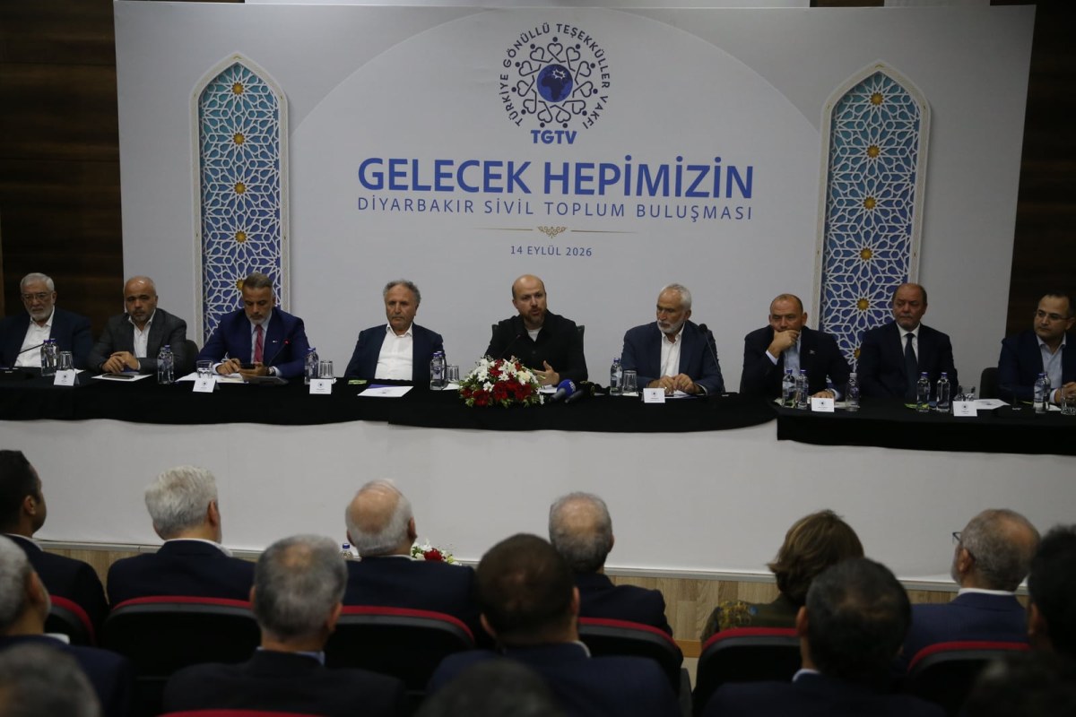 T&uuml;rkiye G&ouml;n&uuml;ll&uuml; Teşekk&uuml;ller Vakfı M&uuml;tevelli Heyeti Başkanı Erdoğan, Diyarbakır'da STK temsilcileriyle g&ouml;r&uuml;şt&uuml;: