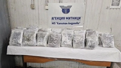 T&uuml;rkiye'ye sokulmak istenen 47 kilo esrar sınırda ele ge&ccedil;irildi