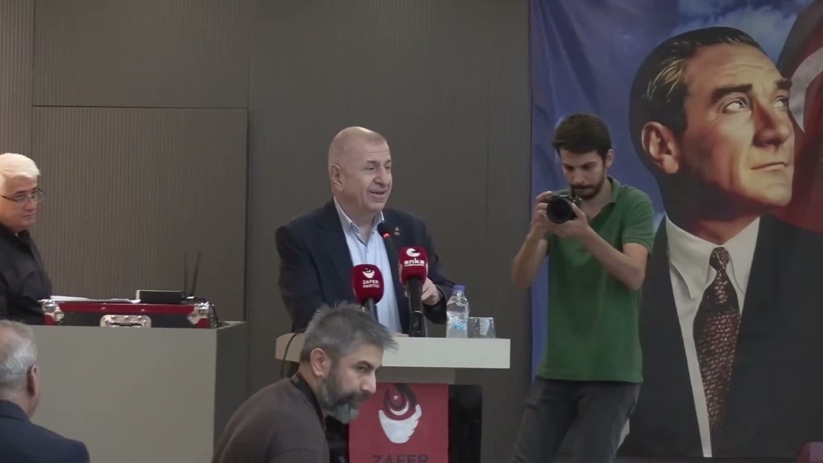 &Uuml;mit &Ouml;zdağ: &ldquo;Neden İstanbul'da bir T&uuml;rk kadını tek başına belirli bir saatte metroya, otob&uuml;se ya da metrob&uuml;se binmekten korksun"