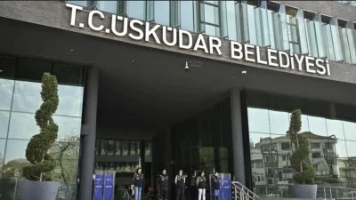 &Uuml;sk&uuml;dar Belediyesi AK Parti'ye ge&ccedil;ti: D&uuml;ndar Ziya G&uuml;ltekin kazandı