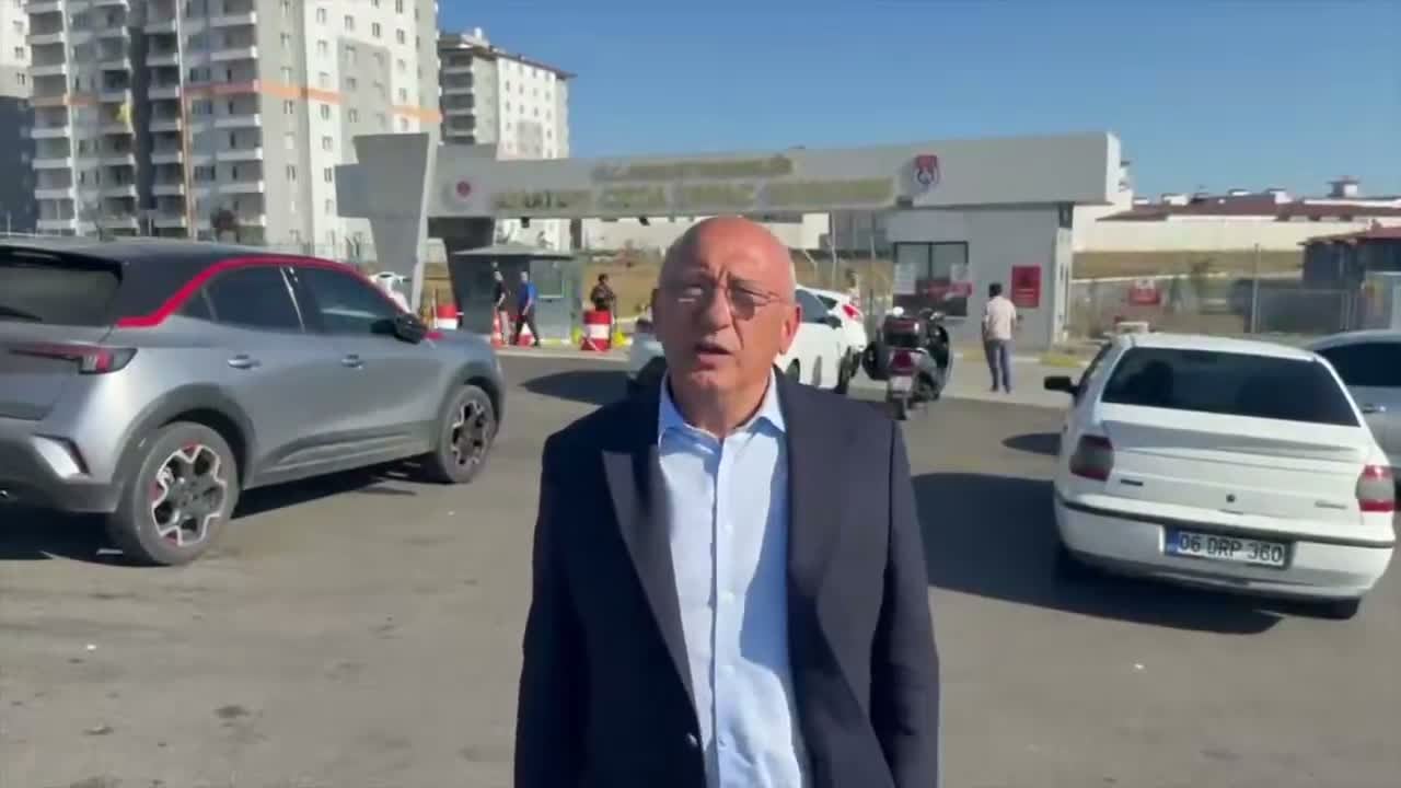 Utku &Ccedil;akır&ouml;zer: Peşin cezaya d&ouml;n&uuml;şen tutukluluk halleri son bulmalı