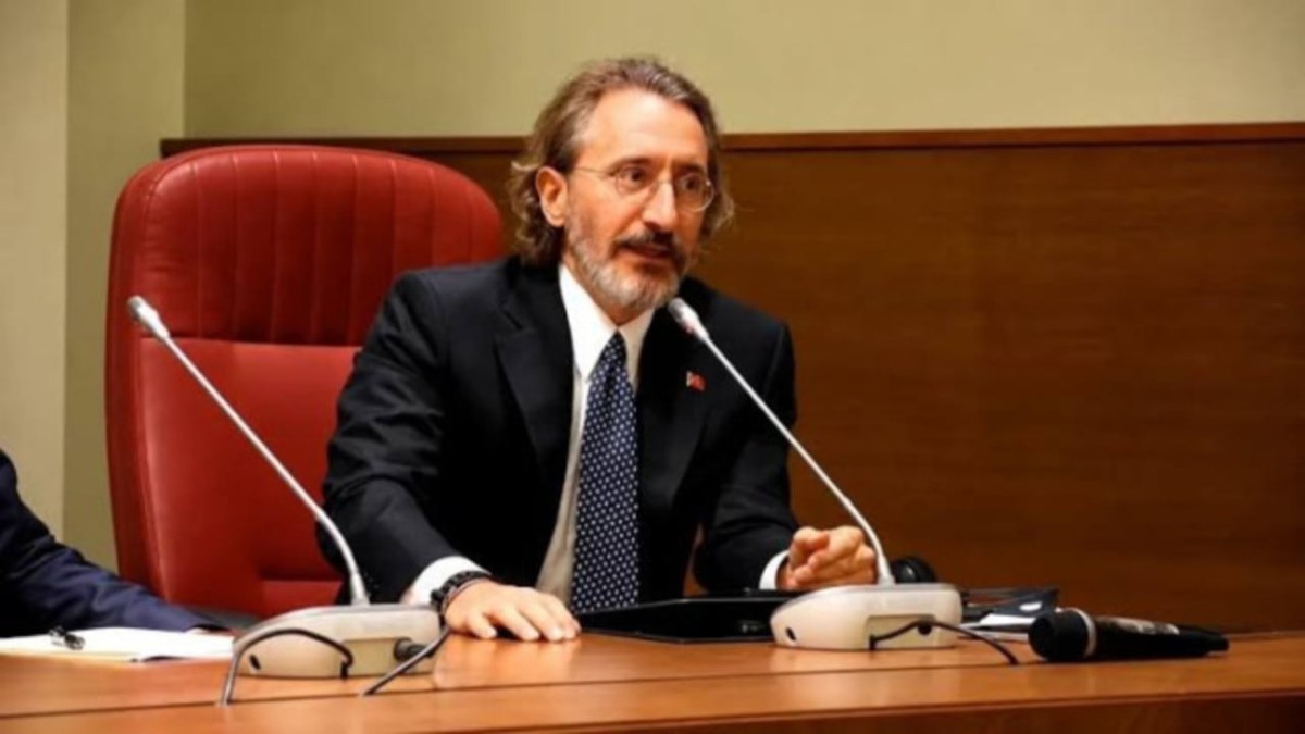 Vatikan'a giden Fahrettin Altun bambaşka biri oldu! Yeni tarzı dikkat &ccedil;ekti