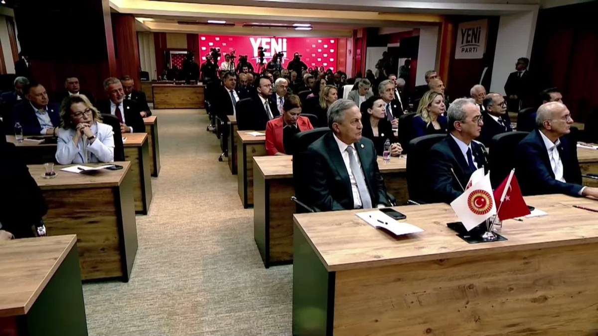 YENİ Parti Milletvekili &Ccedil;alışma Toplantısı... &Ouml;zg&uuml;r &Ouml;zel: &ldquo;Asrın soygununu yapanları teker teker atayandan cumhurbaşkanı olmaz&rdquo;