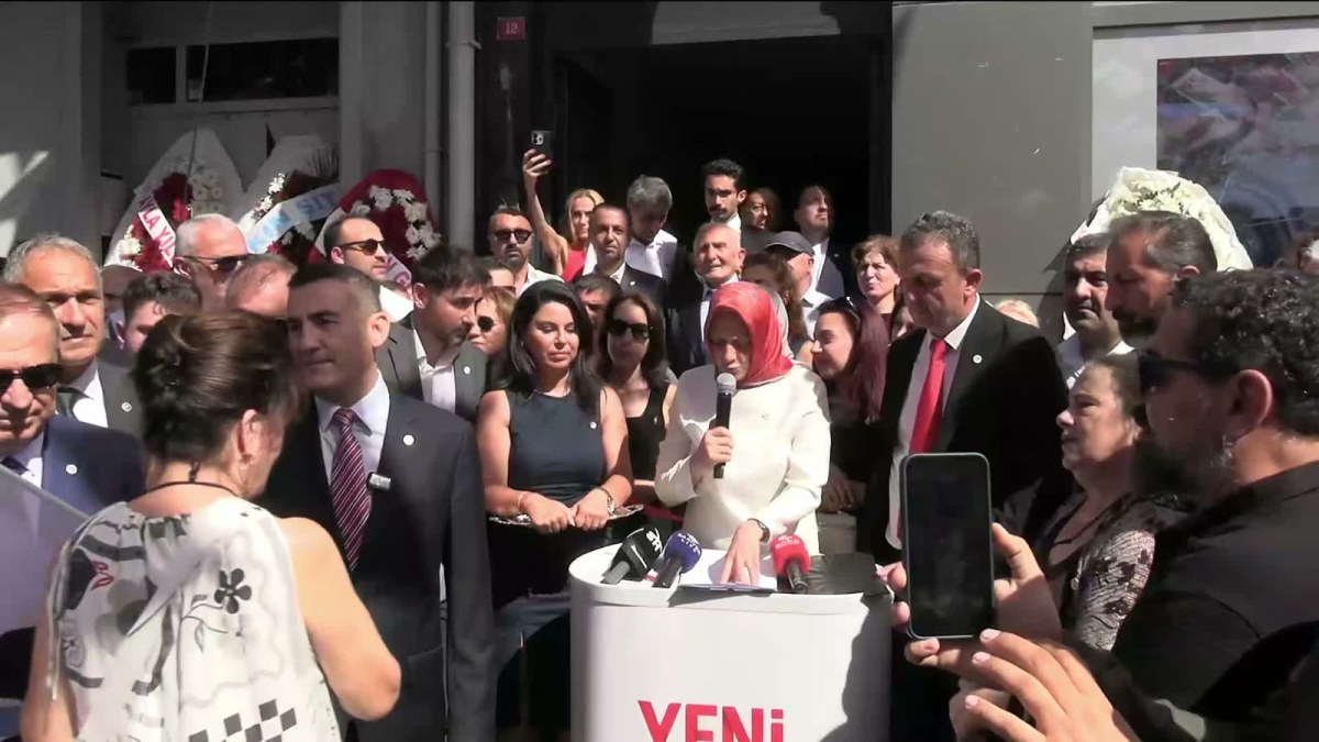 YENİ Parti Sarıyer İl&ccedil;e Başkanlığı a&ccedil;ılışı... &Ouml;zg&uuml;r &Ccedil;elik: 