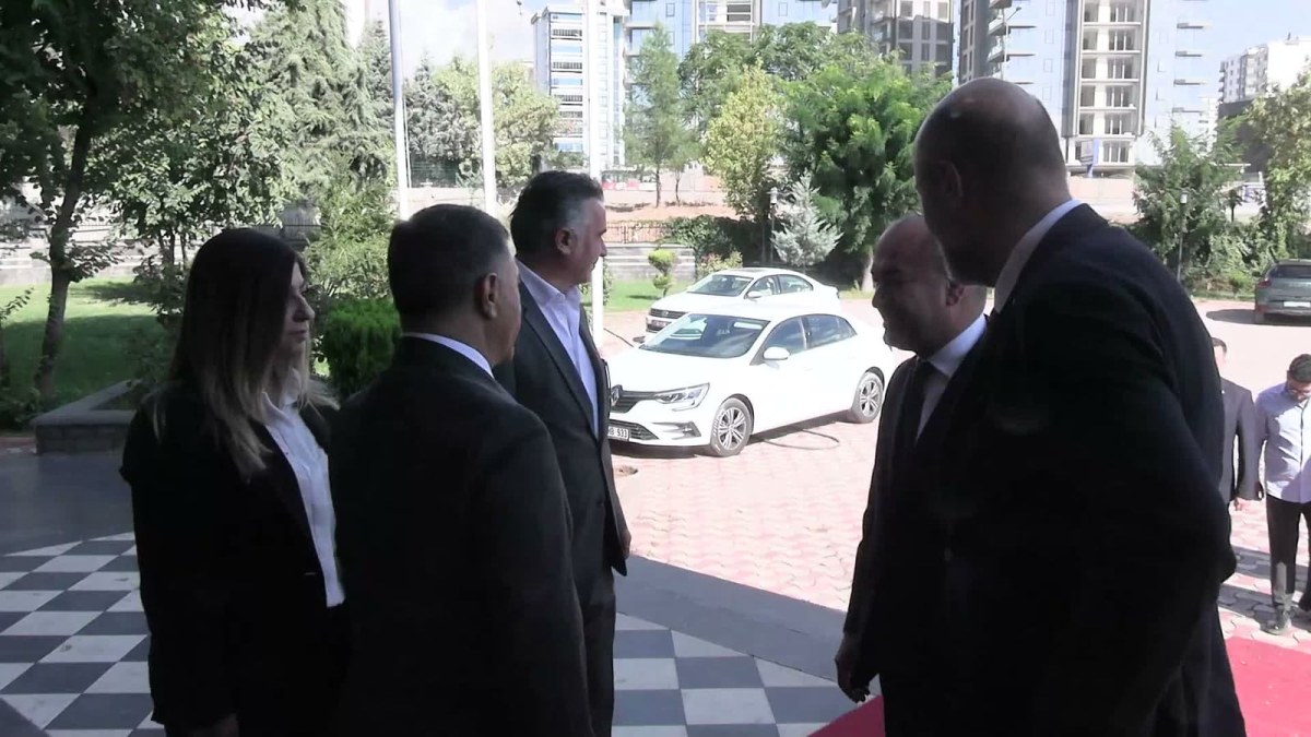 YENİ Partili milletvekilleri Diyarbakır&rsquo;da saha &ccedil;alışmasında bulundu