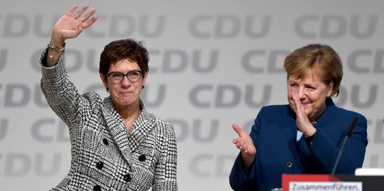 Merkel’in halefine tepki – Thüringen yenilgisi seçmeni kızdırdı