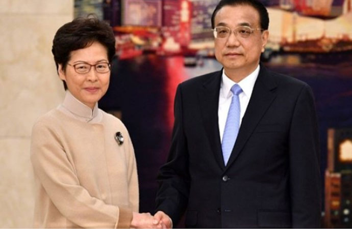 Çin’den Hong Kong liderine övgü