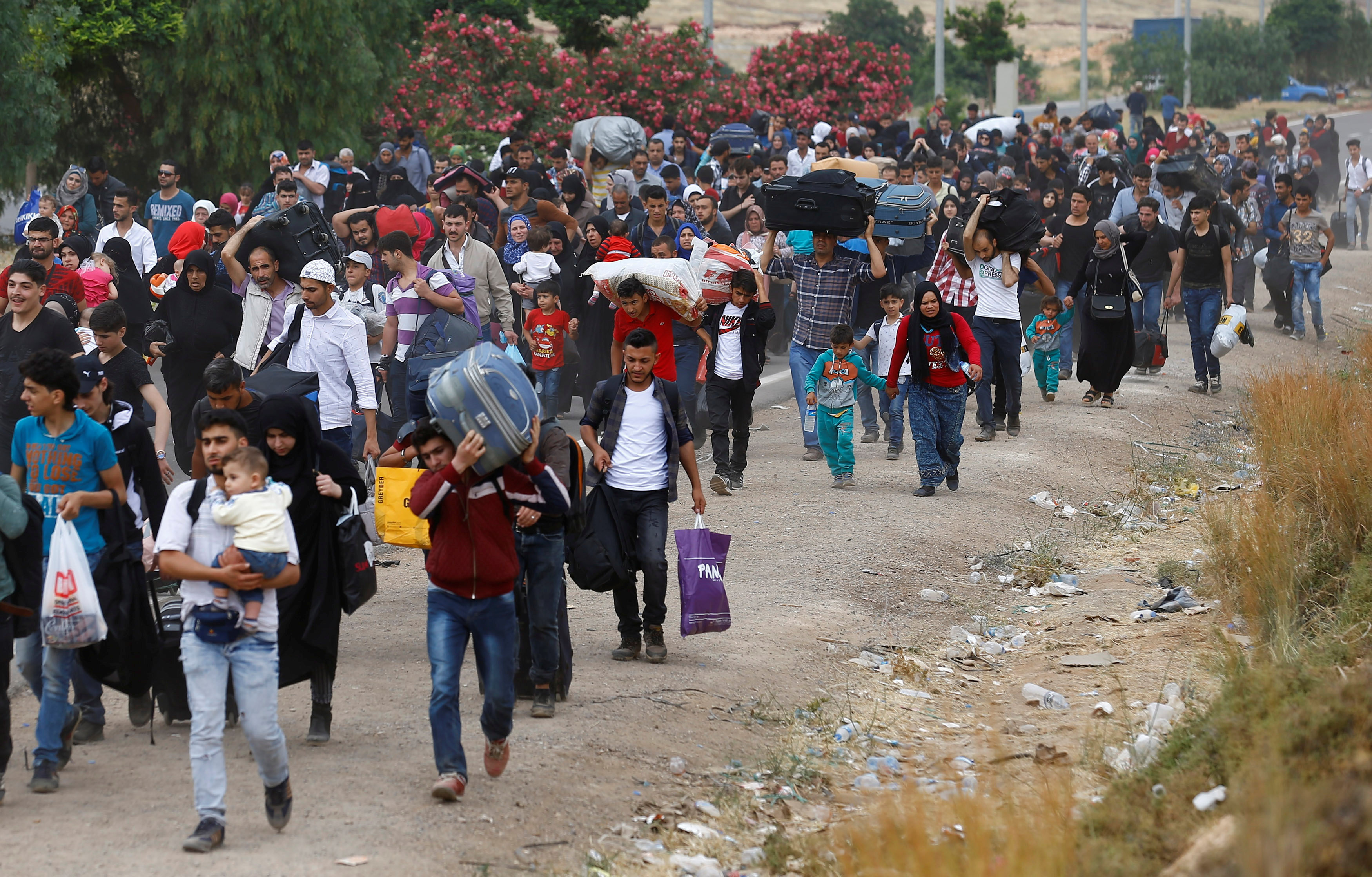 750 bin kişi daha Türkiye sınırında