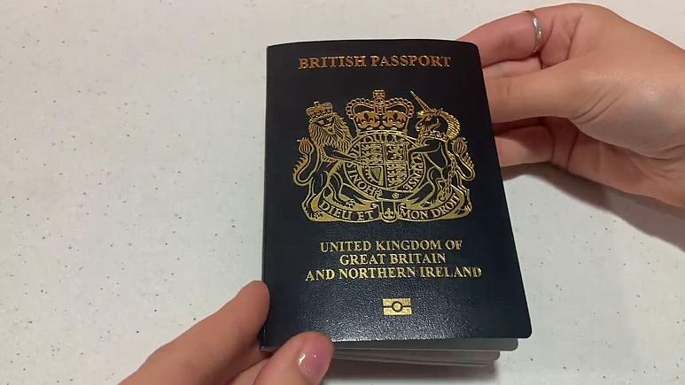 AB’den ayrılan İngiltere mavi pasaporta dönüyor