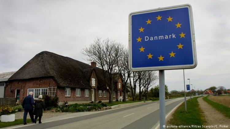 Danimarka’da aşk mektubu gösteren sınırı geçiyor