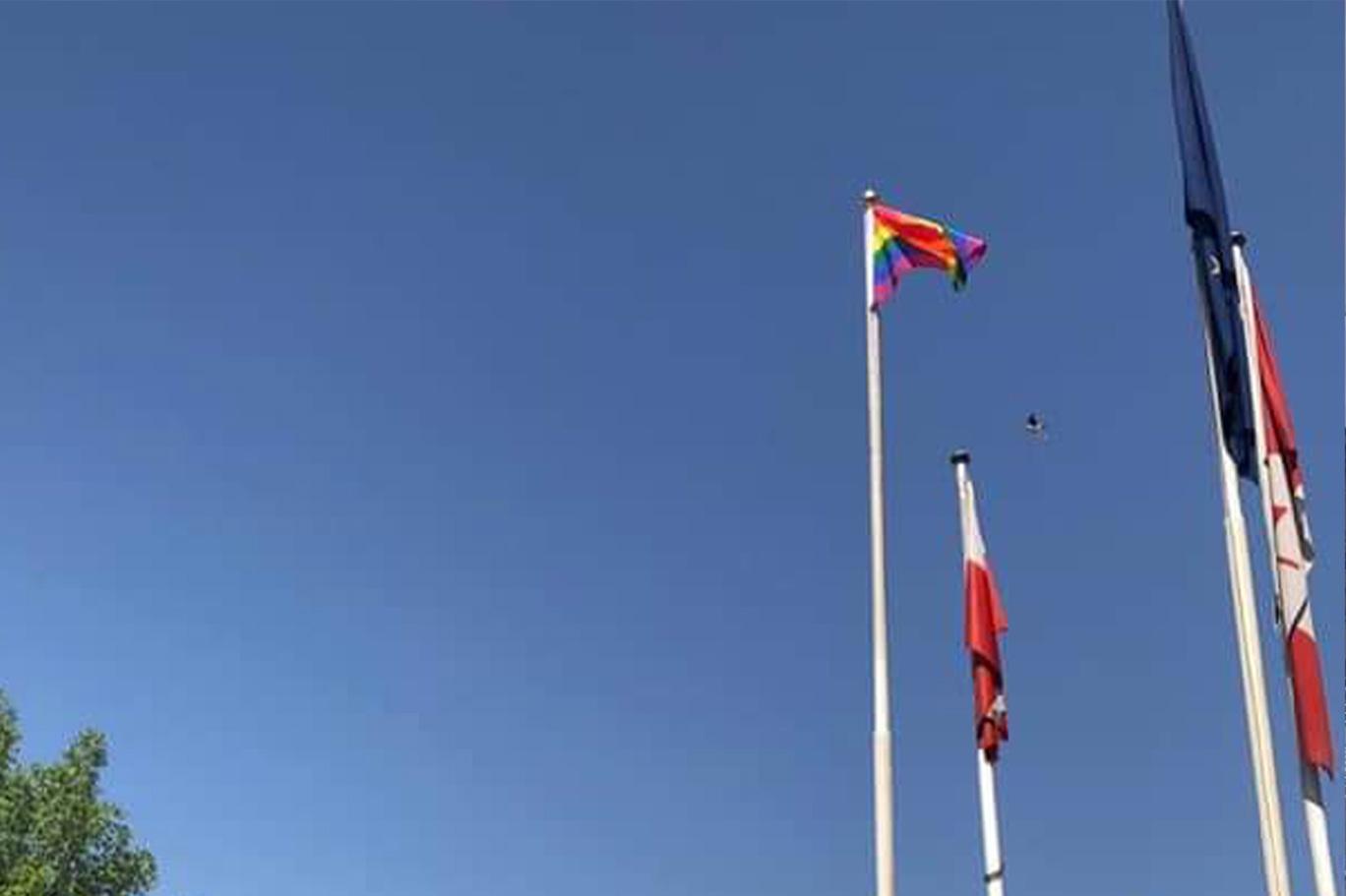 AB Irak’taki Büyükelçiliği’ne ‘LGBTİ’ bayrağı astı
