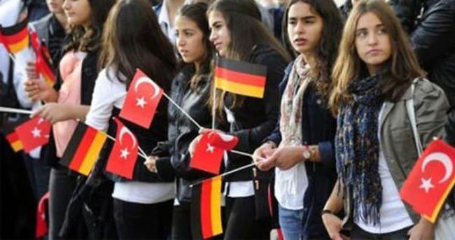 Alman vatandaşlığına geçenler arasında Türkler ilk sırada