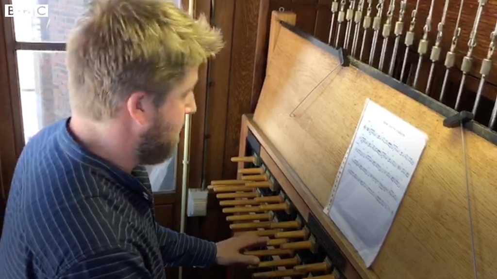 Hollanda’da kilisede ‘Uzun İnce Bir Yoldayım’ı çalan müzisyen Richard de Waardt: Müzik, kardeşlik bağlarımızı güçlendiriyor