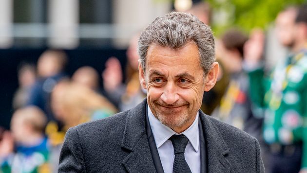 Sarkozy yolsuzluk nedeniyle yargılanıyor