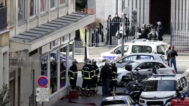 Fransa’da tehlikeli tırmanış – Kilise papazı vuruldu, cami kundaklandı