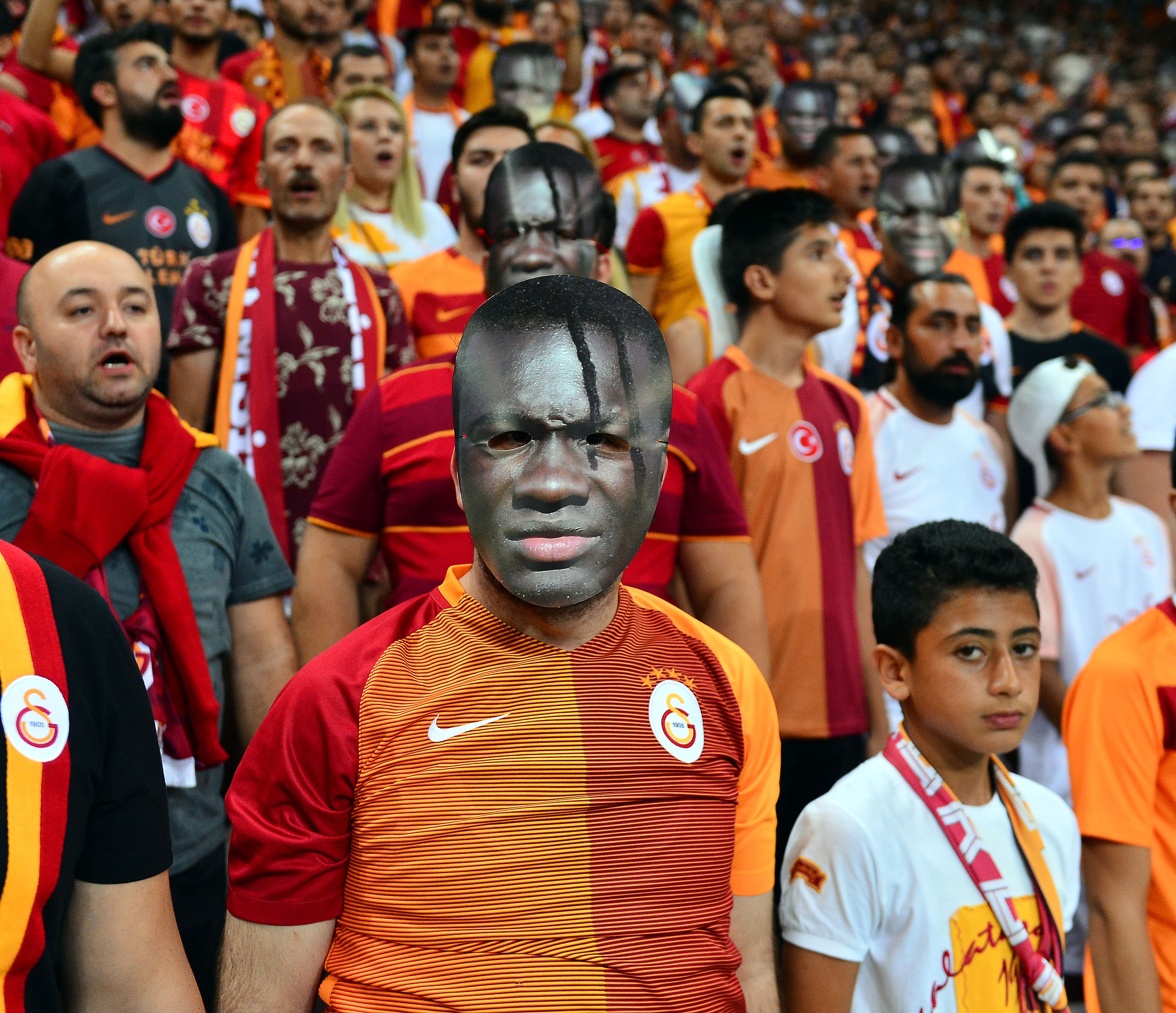 Türkiye’de futbolun ‘ırkçılık’ karnesi : Liste kabarık